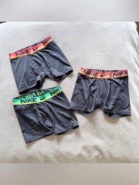 Nike Dri-FIT boxers 3 pack- size large